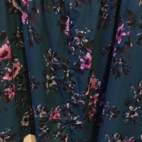 Torrid size 2 top. - Picture 3 of 8